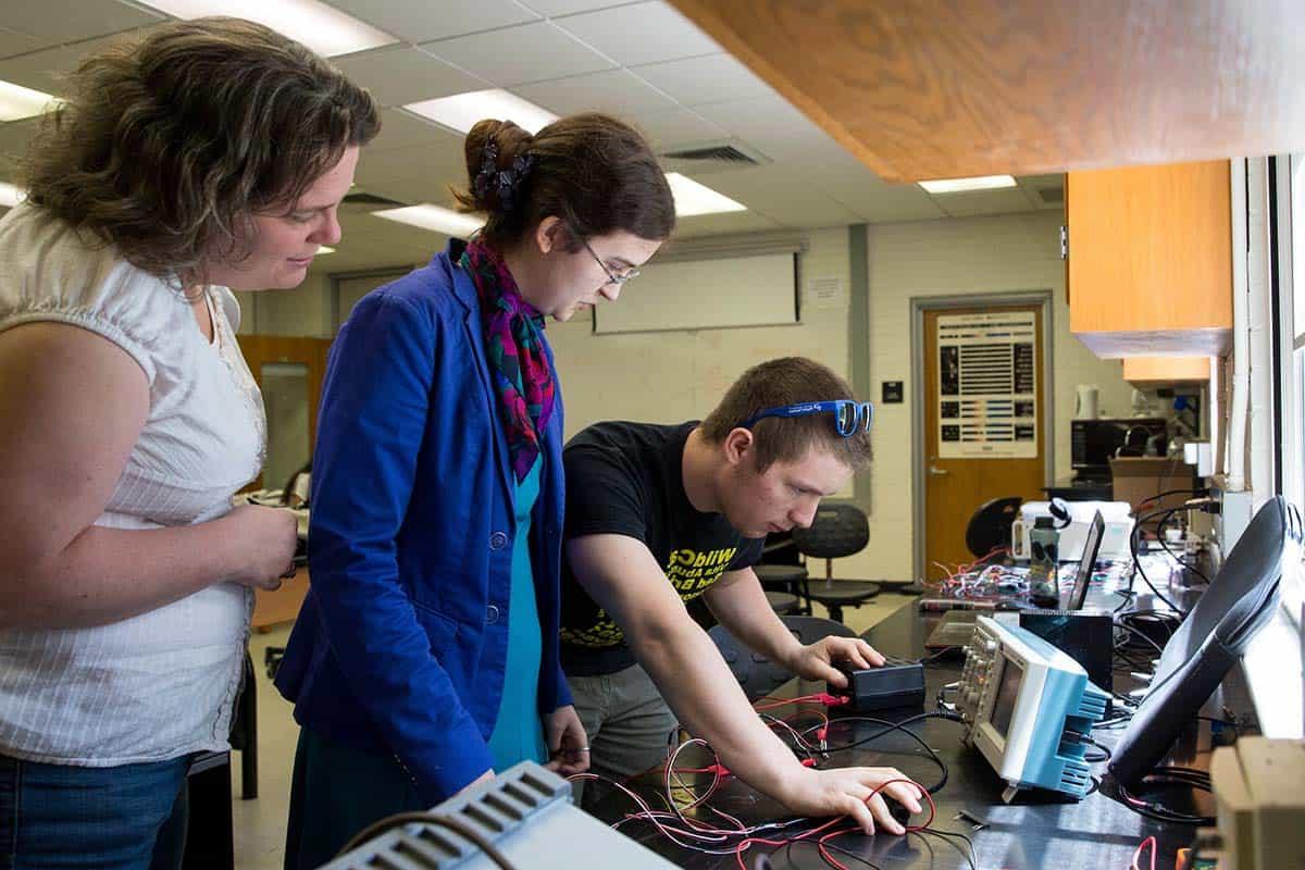 Professor Sarah Sojka works with two students on a summer research project.